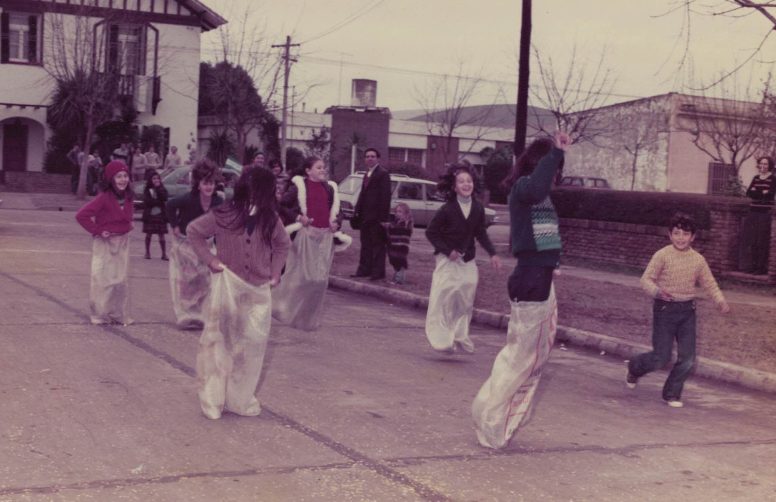 Inaugura “Memoria en foco”, un viaje emocional por el Funes de ayer y hoy con fotografías de Héctor Chacra